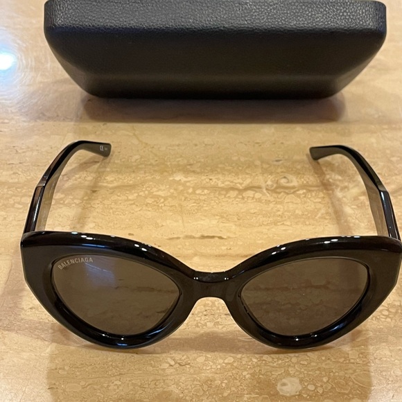 BRAND NEW BALENCIAGA BLACK CAT EYE SUNGLASSES! PERFECT MINT CONDITION! GORGEOUS! - Picture 9 of 12